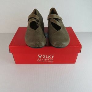 Wolky Woman's Double Strap Walking Shoes, Size 10 Beige Snake Print Passion